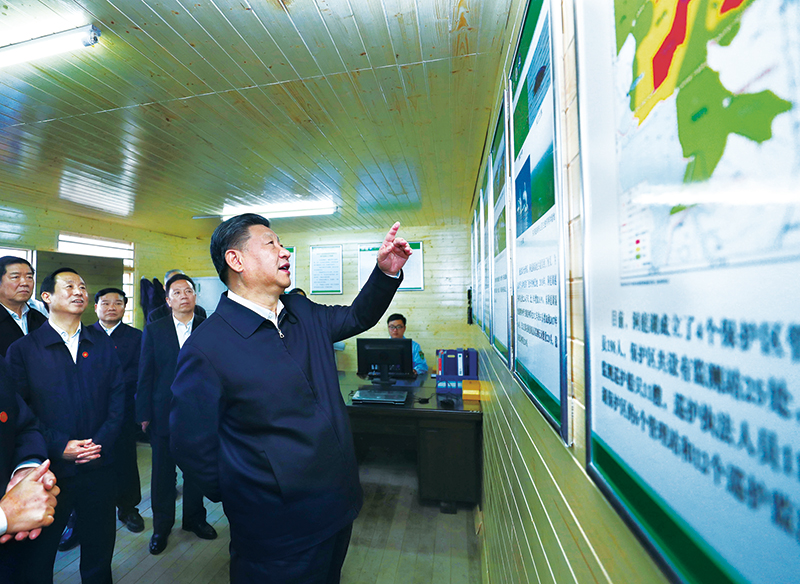 2018年4月26日下午，中共中央總書記、國家主席、中央軍委主席習(xí)近平在武漢主持召開深入推動(dòng)長江經(jīng)濟(jì)帶發(fā)展座談會(huì)并發(fā)表重要講話。這是座談會(huì)前，習(xí)近平于25日下午在東洞庭湖國家級自然保護(hù)區(qū)巡護(hù)監(jiān)測站考察。